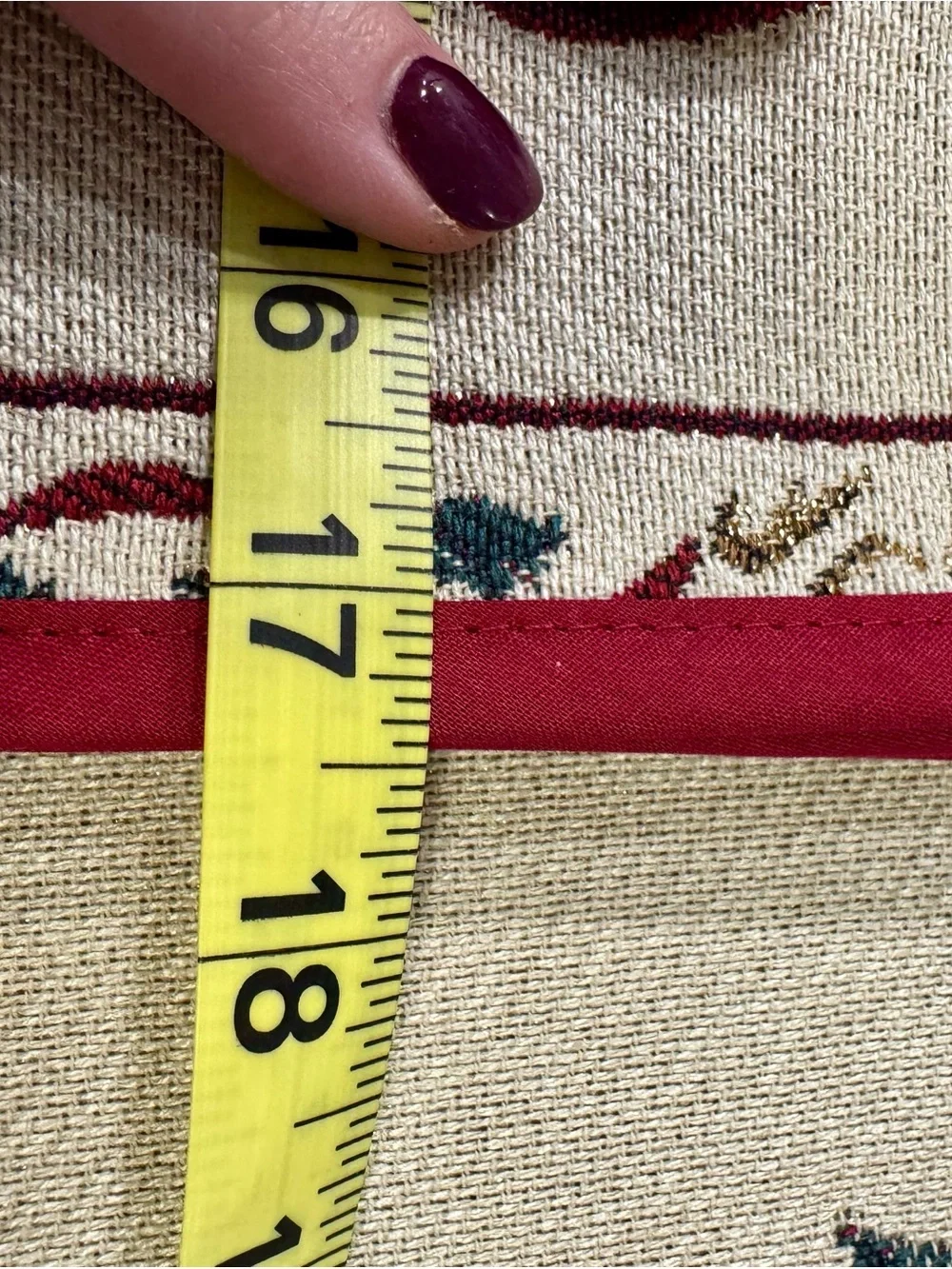 Holiday Decorative Tapestry Table Runner with Matching 4 Placemats
